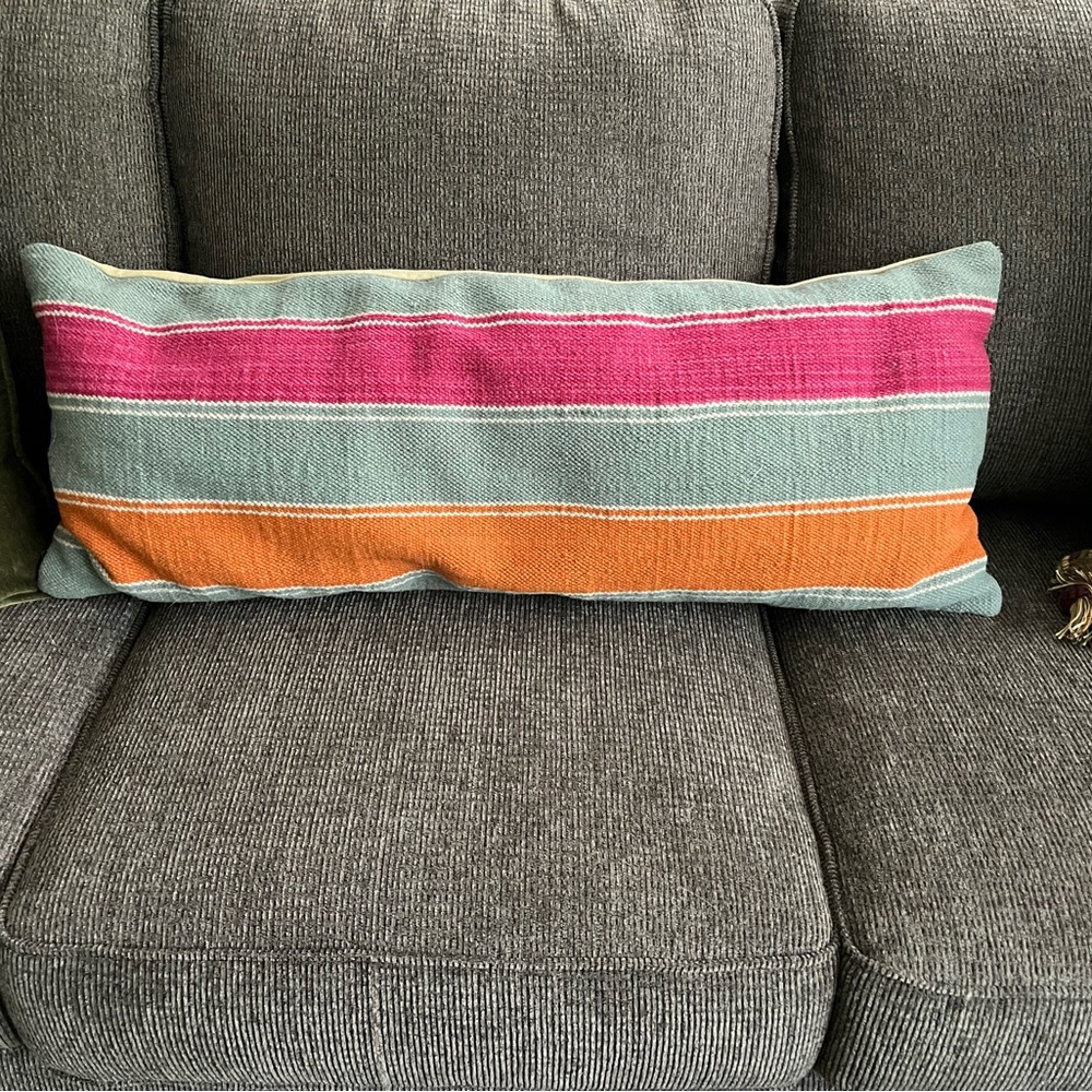 Indoor outdoor throw pillow (long)